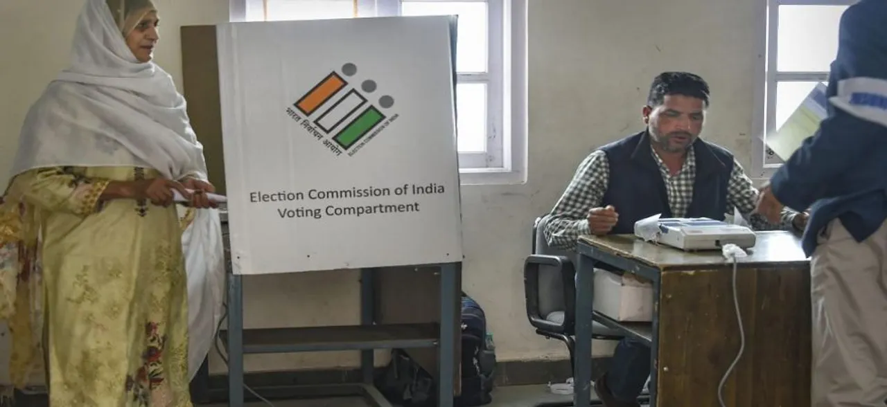 Maharashtra: 55.78 per cent voter turnout recorded in 7 LS seats, polling marred by IED blasts