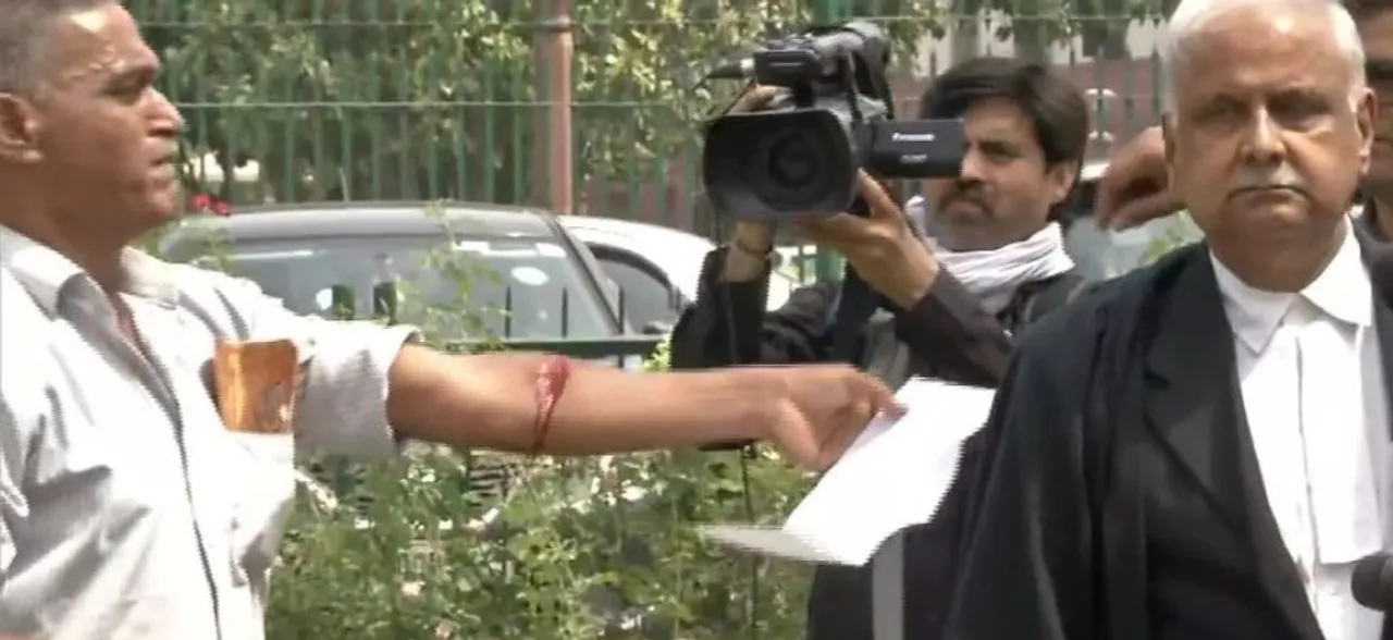 Man slits his hand on Supreme Court premises, detained 