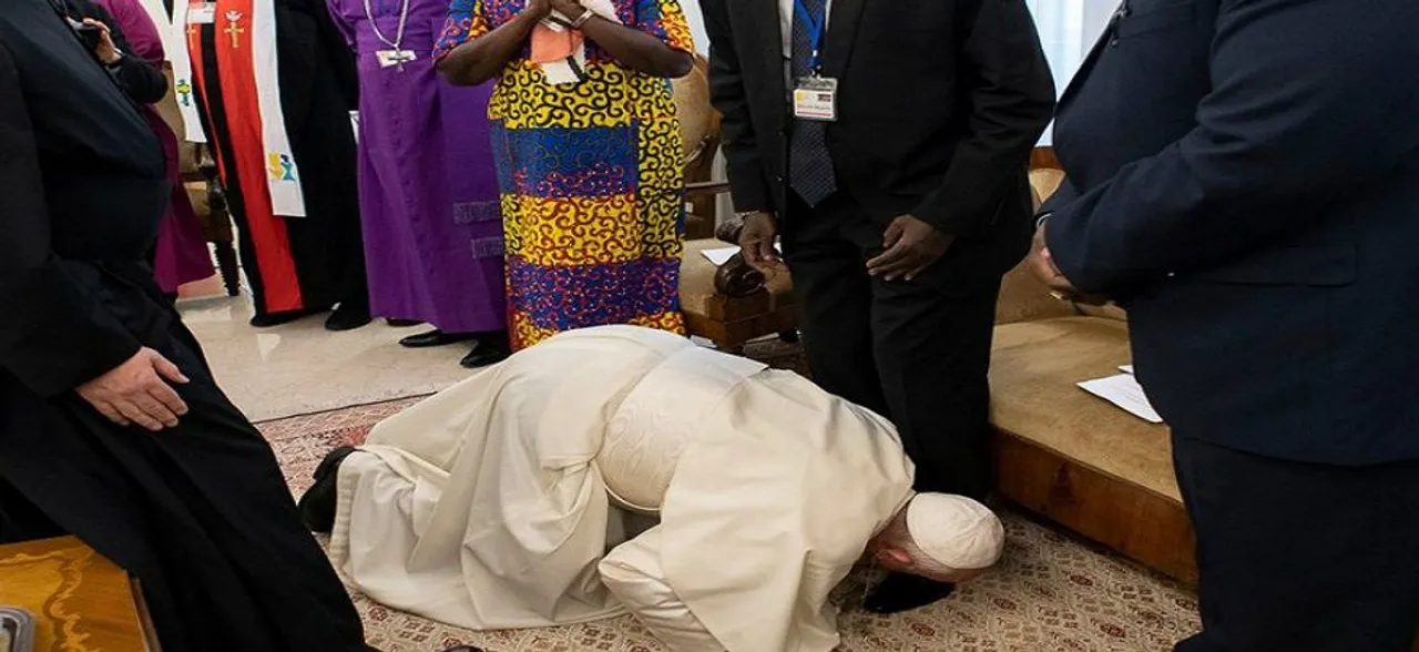 Pope kisses feet of South Sudan leaders to encourage peace, leaves them stunned