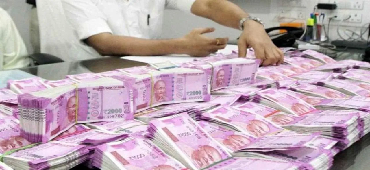 Hurriyat leader held with over Rs 14 lakh 'unaccounted' cash at Srinagar airport