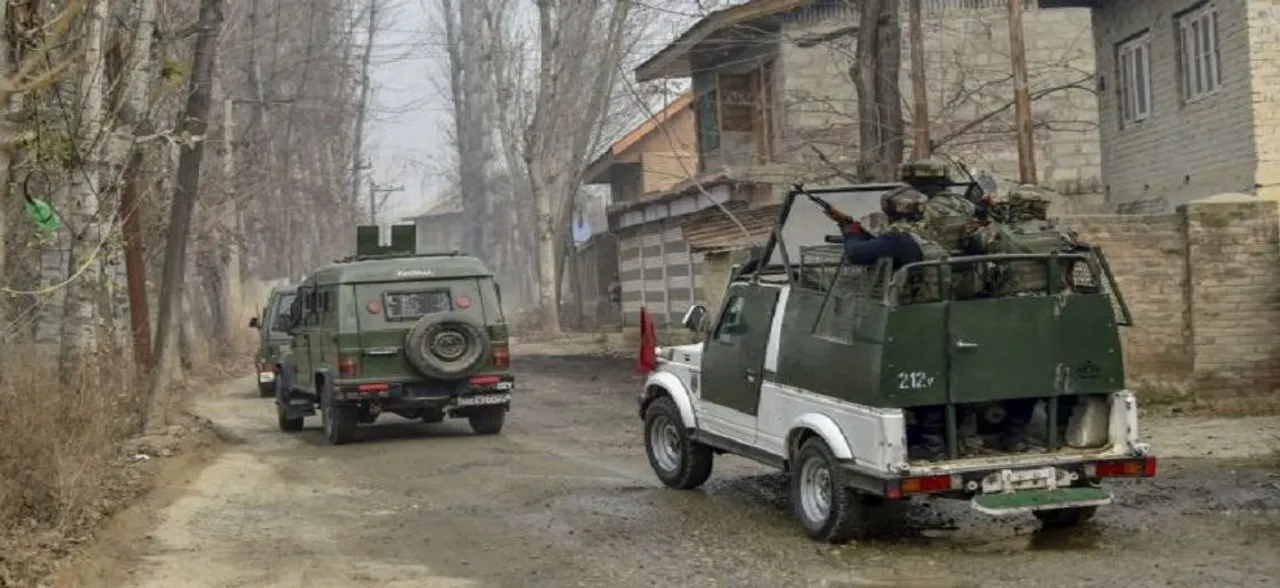 Vehicle carrying Army intelligence personnel attacked by terrorists in Kashmir's Kulgam, 2 soldiers injured 