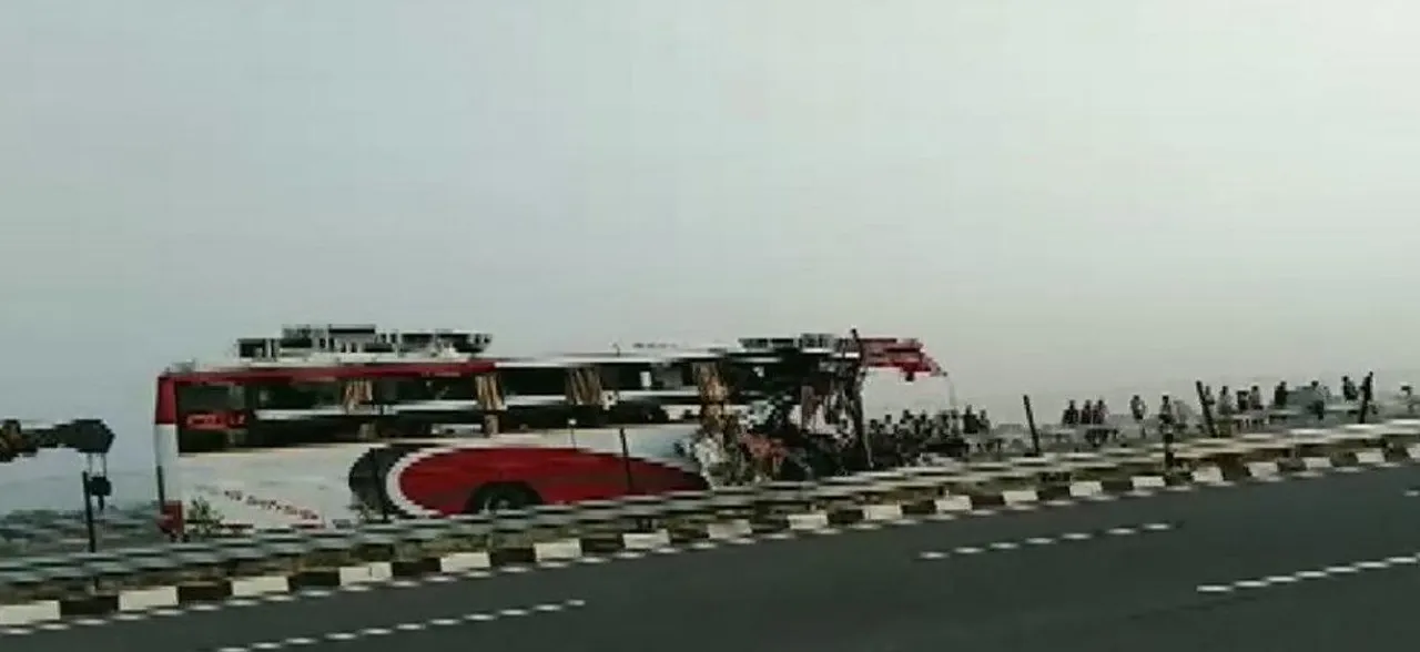 Uttar Pradesh: 7 killed, 34 injured in road accident on Agra-Lucknow Expressway