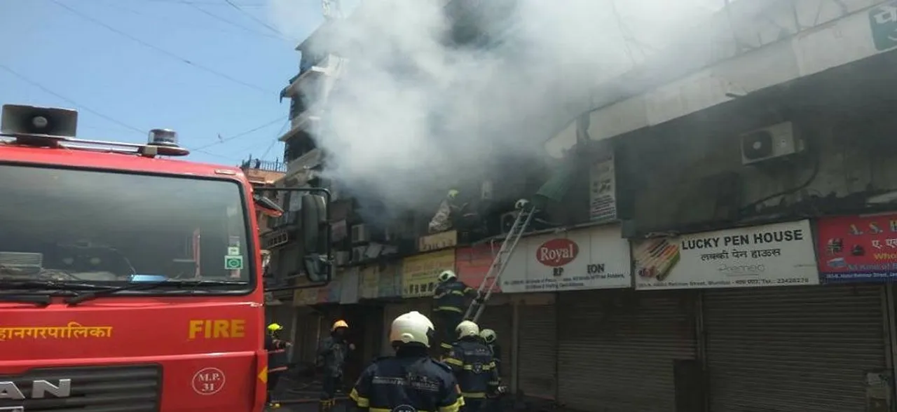 Fire breaks out in Mumbai's famous Crawford Market, 4 fire tenders at spot