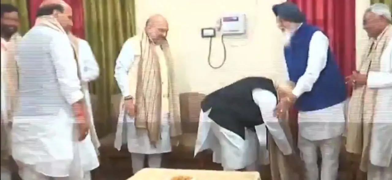Watch: PM Modi touches Parkash Singh Badal's feet ahead of filing nomination in Varanasi