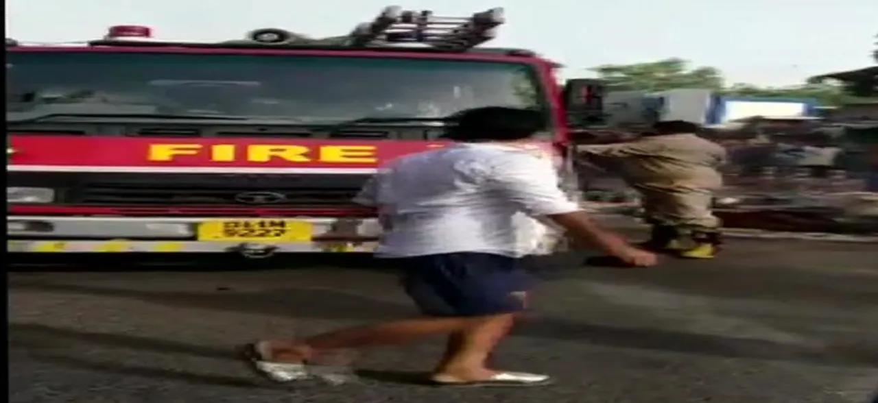 Delhi: Fire breaks out outside Sonia Gandhi Camp in RK Puram Sector-7