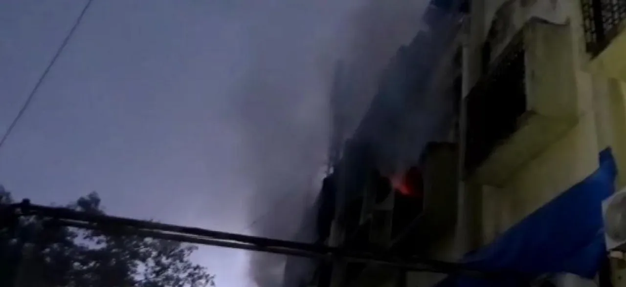 Fire breaks out at Cama Industrial Estate in Mumbaiâ€™s Goregaon, 12 fire tenders present at spot