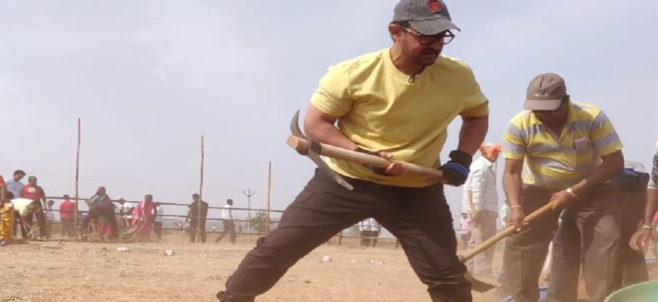Maharashtra Day: Aamir Khan does Shramdaan at Satara district
