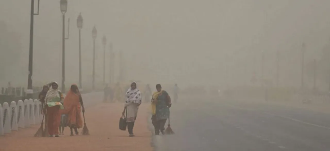 Massive dust storm hits Delhi NCR, traffic snarls reported