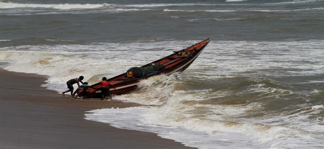  Cyclone Fani to hit Odisha tomorrow, Bhubaneswar Airport closes at midnight