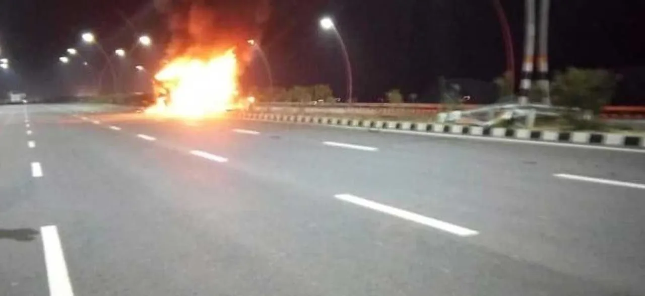 Watch: Moving bus catches fire in Mumbaiâ€™s Goregaon East