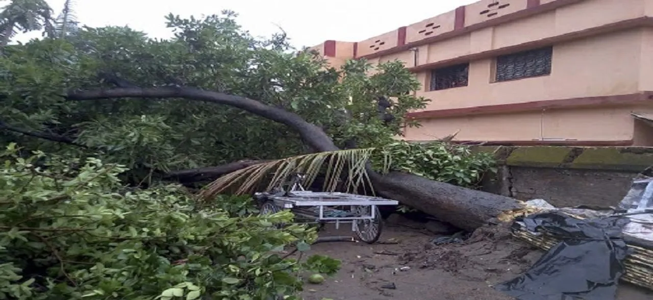 Cyclone Fani hit West Bengal post-midnight, to enter Bangladesh by noon