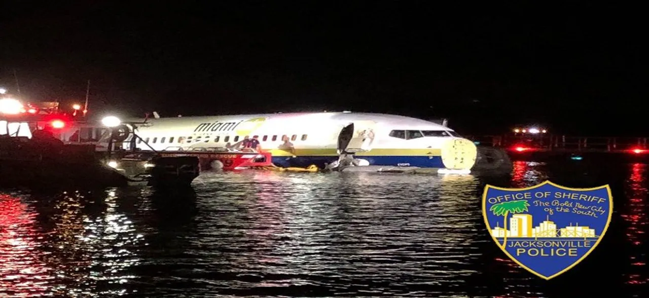 SEE PIC | Boeing 737 goes into Florida river in US with 136 on board