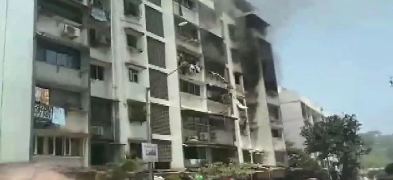 Fire breaks out at building in Mumbaiâ€™s Yari road, 2 injured