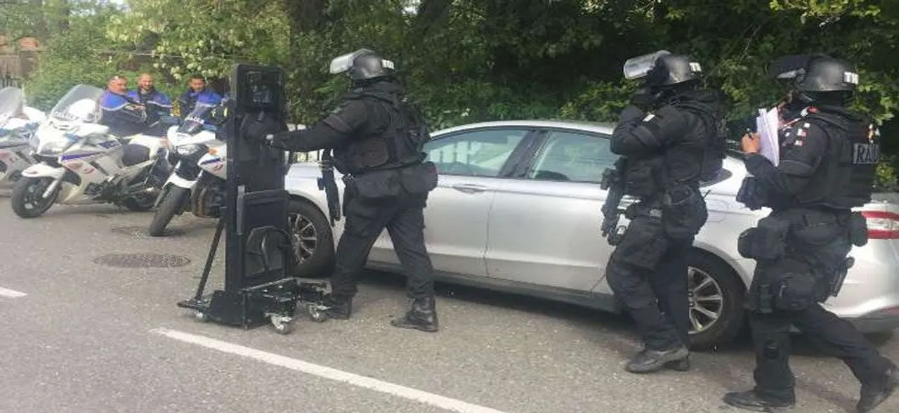 Armed man takes multiple hostages in Southern Franceâ€™s Toulouse