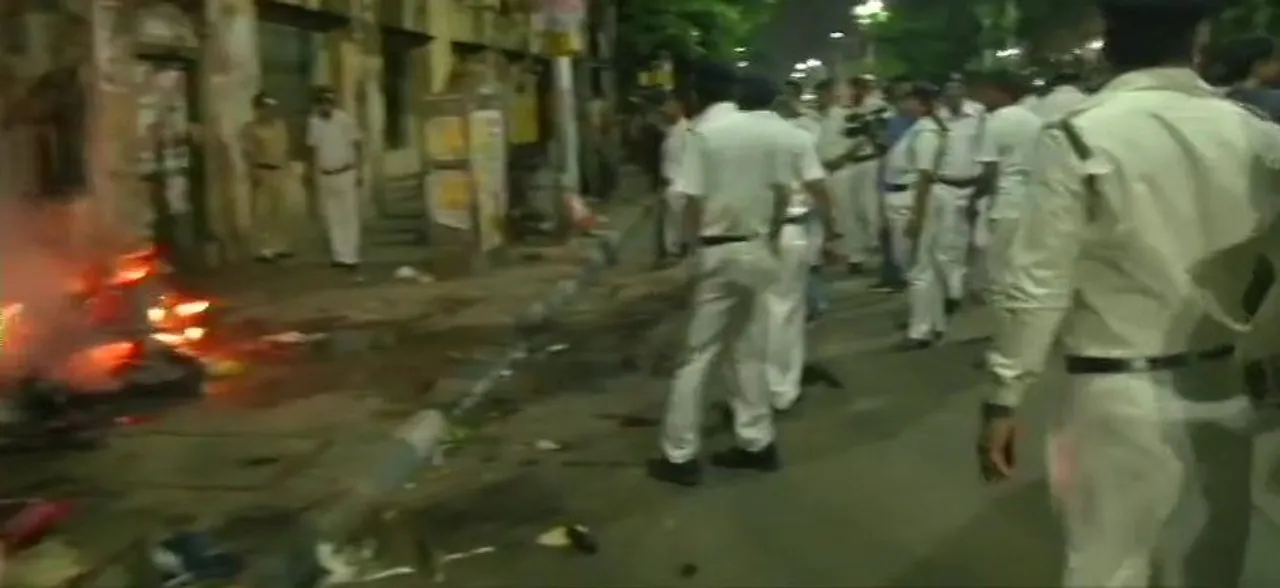 Lok Sabha Polls | Left student activists attack Amit Shah's convoy in Kolkata