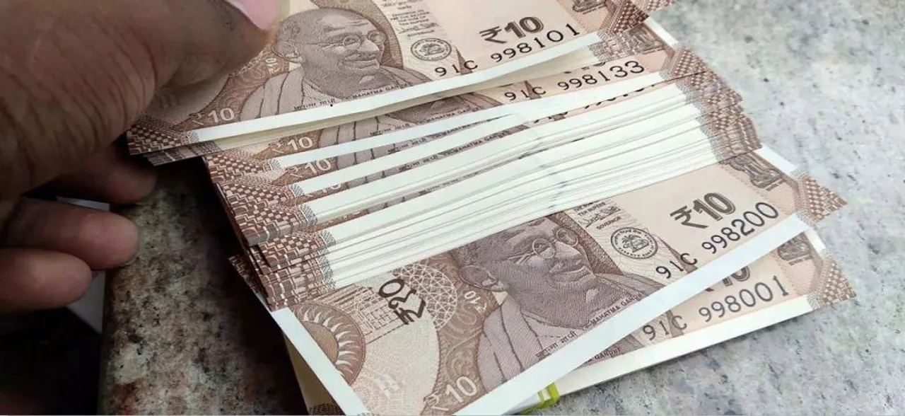 Rupee snaps 3-day winning streak, slips 20 paise to 70.23 against US Dollar