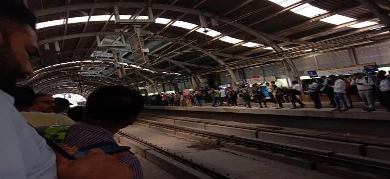 Delhi Metro: Commuters face harrowing time as snag hits Yellow Line, share experiences on social media
