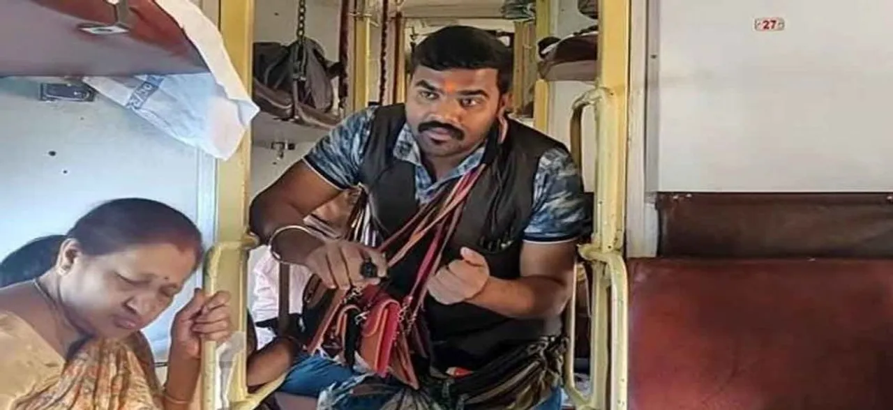 Train hawker given 10-day police custody for mimicking politicians released on bail