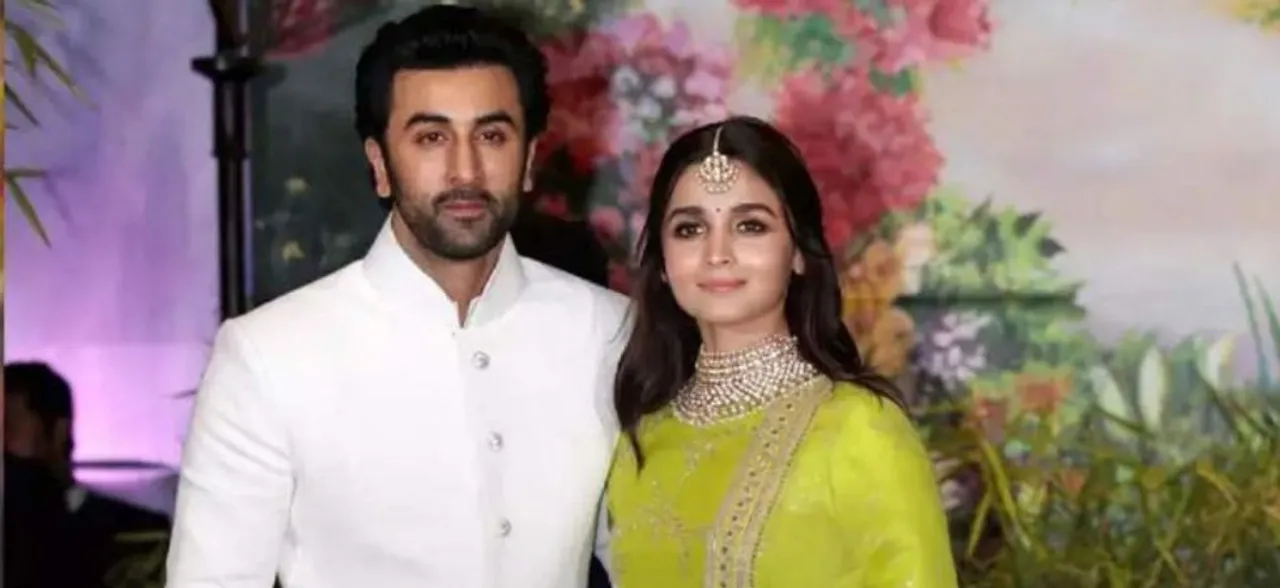 Lovebirds Alia Bhatt and Ranbir Kapoor seek blessings at Kashi Vishwanath temple, see PIC