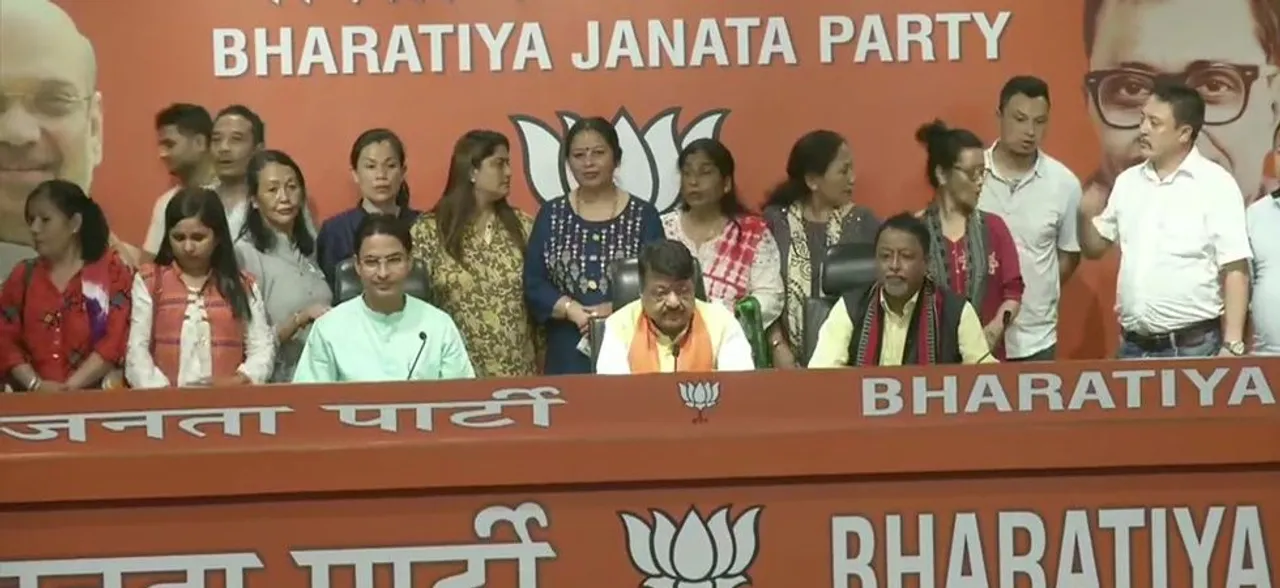 17 GJM councillors join BJP in presence of  Kailash Vijaywargiya, Mukul Roy