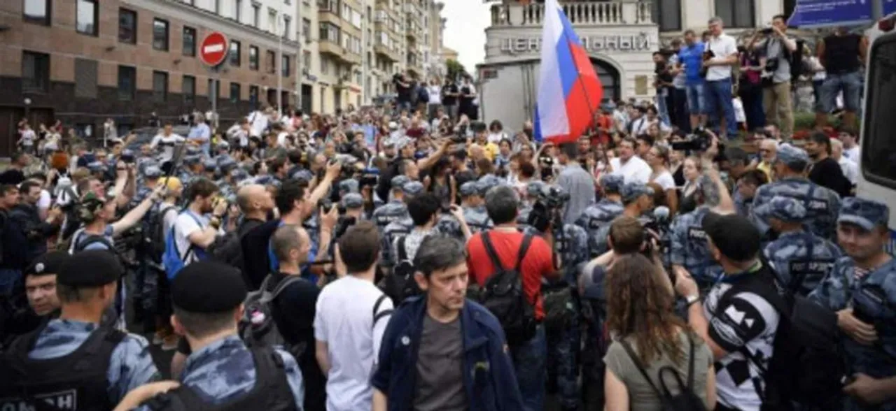 Over 400 arrested at Moscow police abuse march: monitor