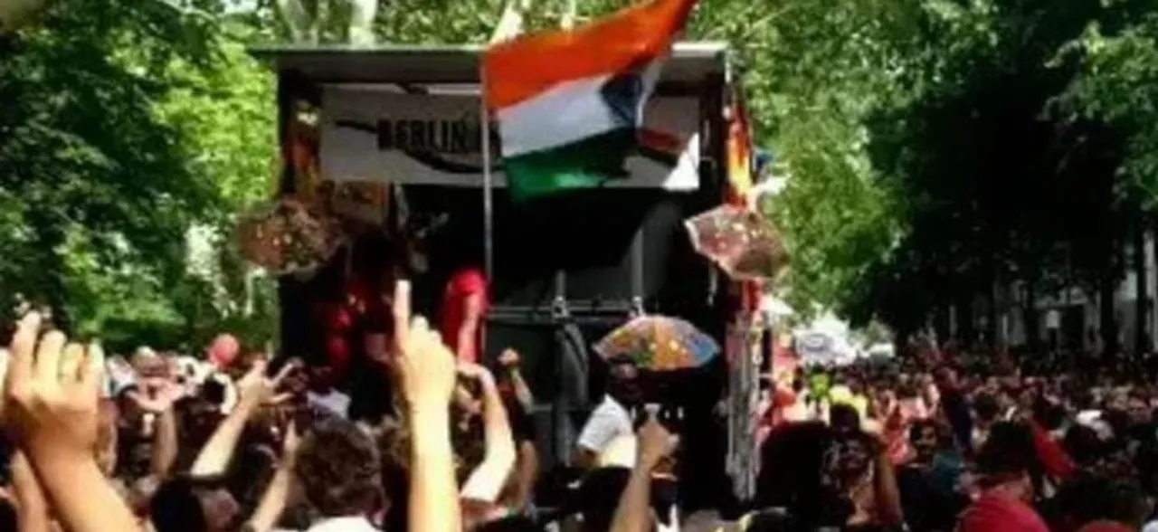 WATCH: Foreigners shaking leg to 'Lollypop Lagelu'  is craziest thing on Internet today