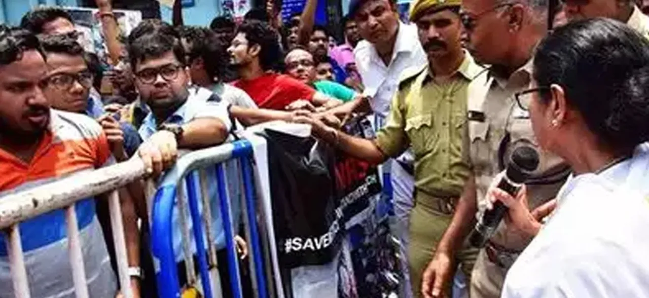 'Come, meet us here': Agitating junior doctors on Mamata Banerjee's invitation for talks
