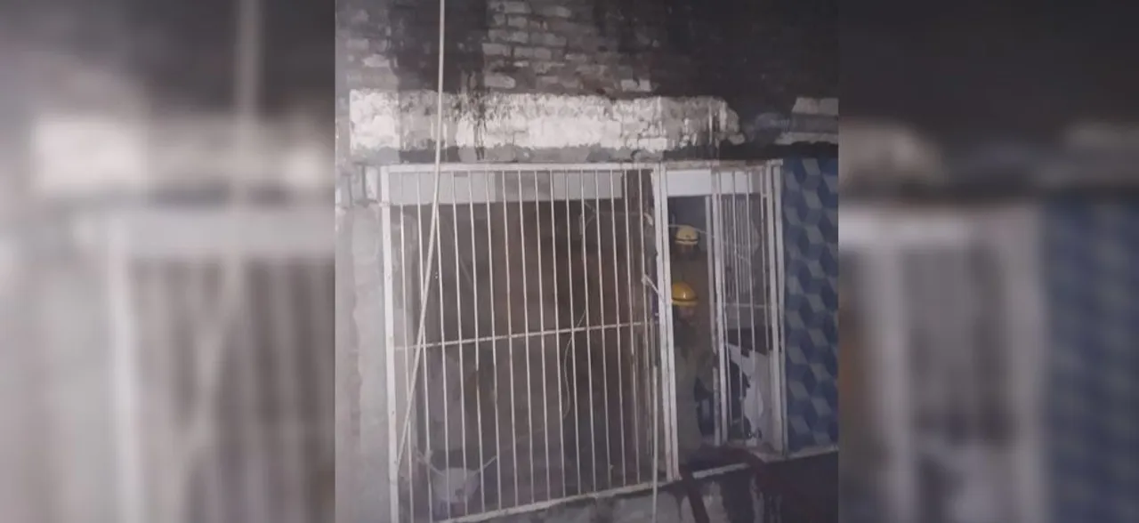 Fire breaks out in cloth godown in Delhi's Chandni Chowk area, 7 fire tenders on spot 