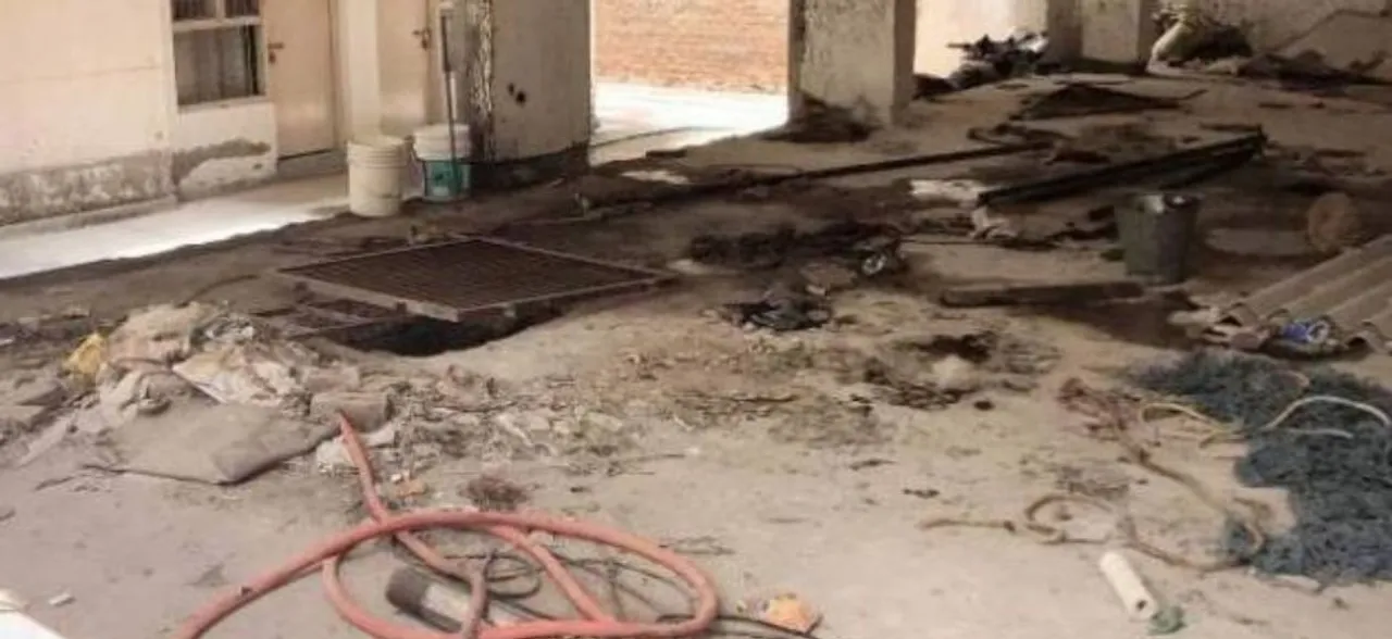 7, including 4 sanitation workers, dead due to asphyxiation while cleaning hotel drain in Gujarat