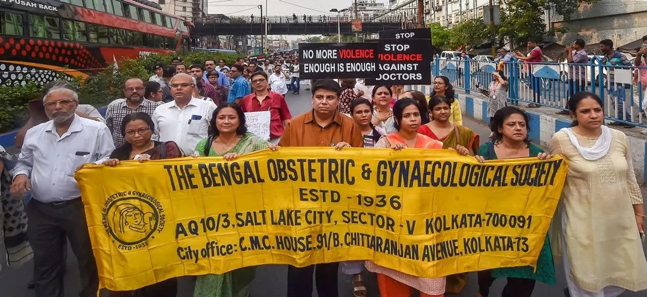 Bengal Doctors Agitation: Striking medicos refuse to go to Nabanna to meet Mamata, standoff continues