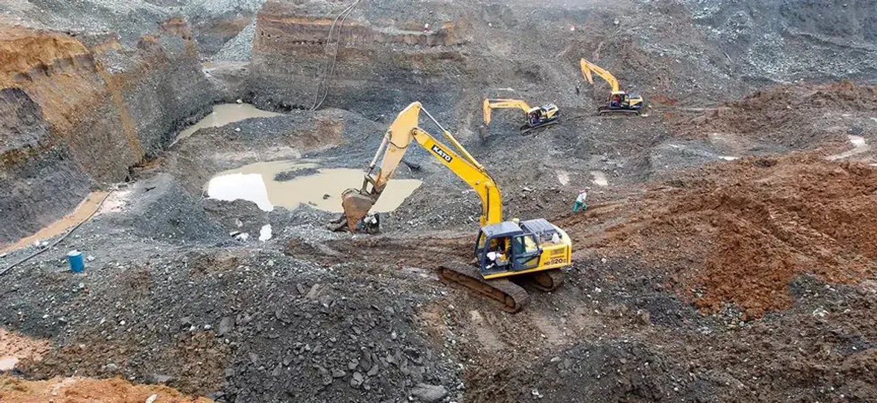 Four held for illegal mining near Yamuna, flouting NGT norms