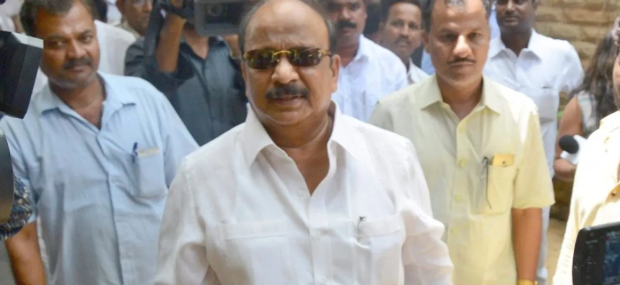 Congress suspends MLA Roshan Baig for criticising former Karnataka CM Siddaramaiah