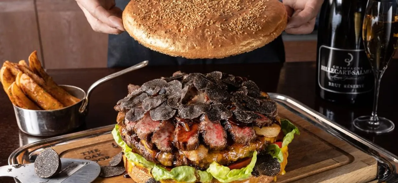 This Tokyo restaurant serves 3kg giant burger and the price will leave you surprised! 
