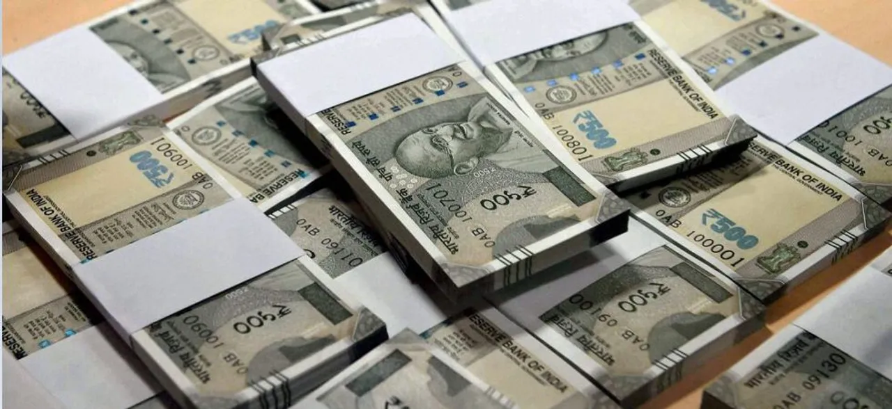 Rupee slips 17 paise to 69.32 vs against US Dollar in early trade