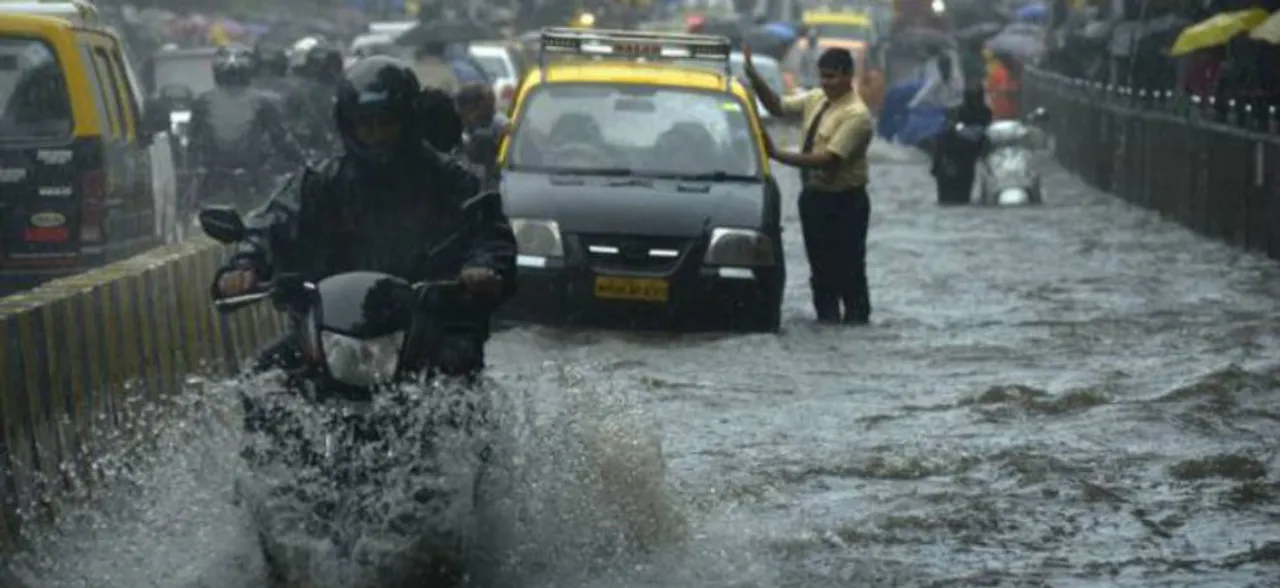 Mumbaikars wake up to Monsoon showers, heavy rains warning issued for next 24-hours 