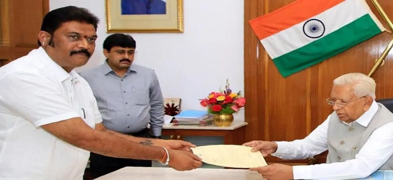 After Anand Singh, another Congress MLA Ramesh Jarkiholi quits party in Karnataka