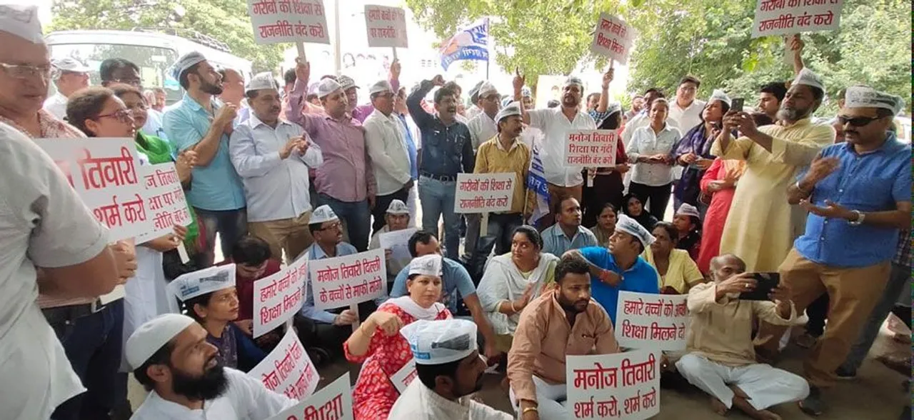 AAP protests at Manoj Tiwariâ€™s residence for levelling â€˜false allegationsâ€™ against Manish Sisodia