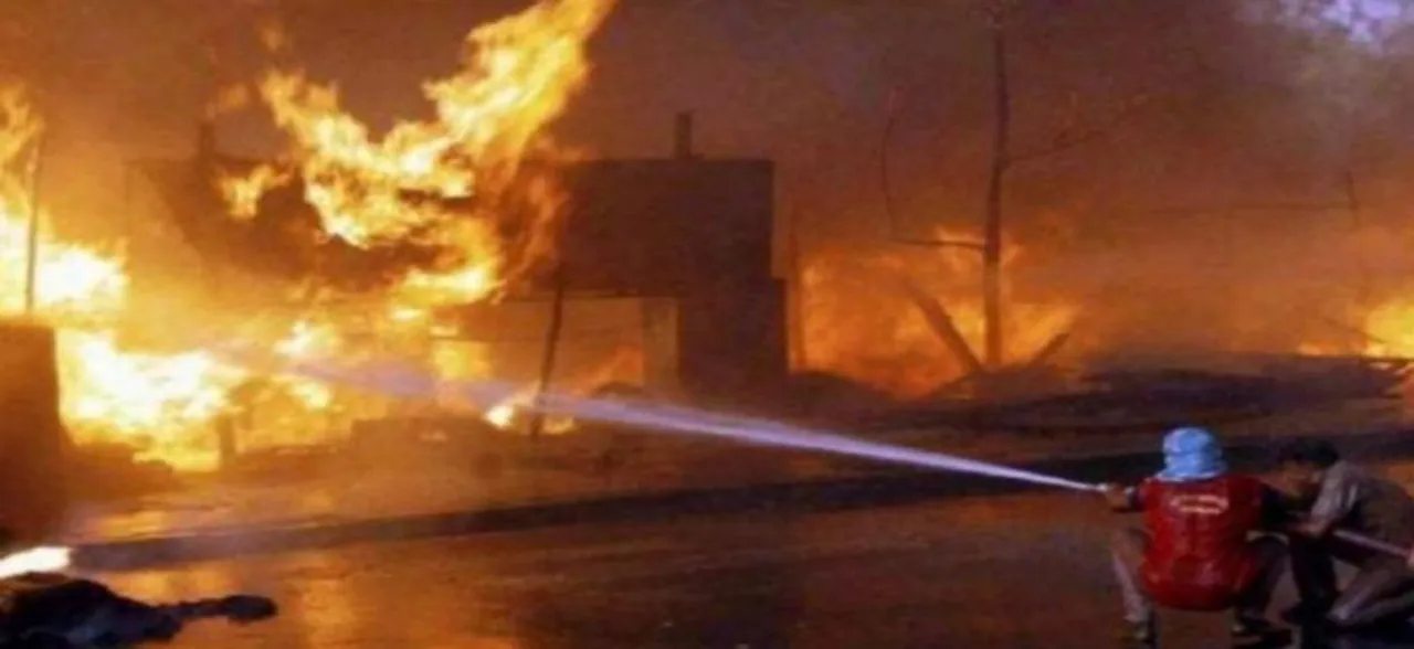 Delhi: Fire breaks out at Munirka furniture market, 12 fire tenders at spot