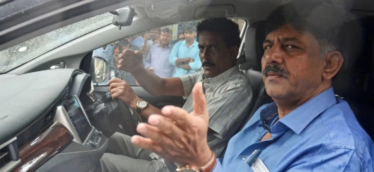 Karnataka LIVE: Mumbai Police releases DK Shivkumar, Milind Deora and other Congress leaders