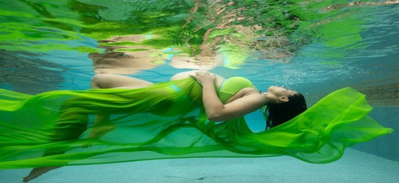 Watch Video: Sameera Reddy becomes harbinger of body positivity as she posts  'no make-up' 'ready to pop' video