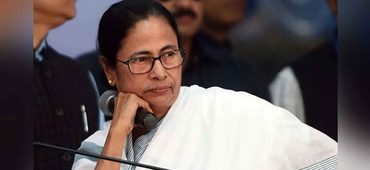 Karnataka Crisis: Mamata Banerjee speaks to Kumaraswamy, asks him to hold ground