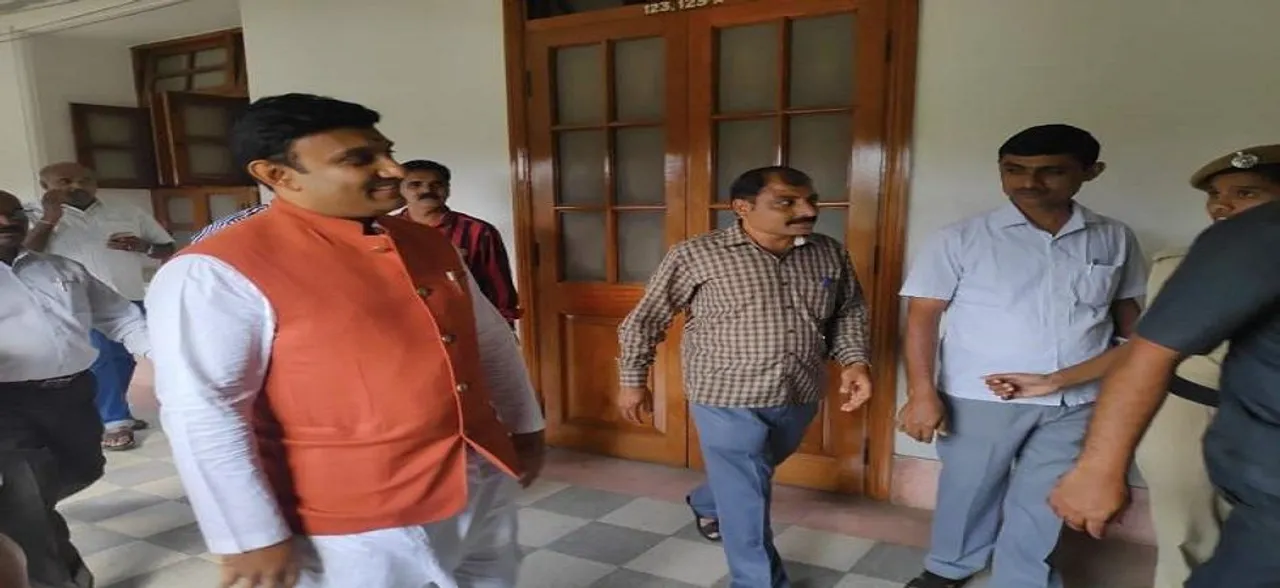 Karnataka Crisis: Congress MLA 'held up' after resignation, escorted out