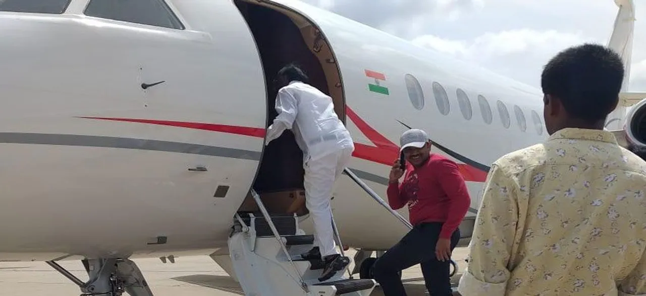 Congress rebel lawmaker MTB Nagaraj takes U-turn, flies to Mumbai with BJP leaders