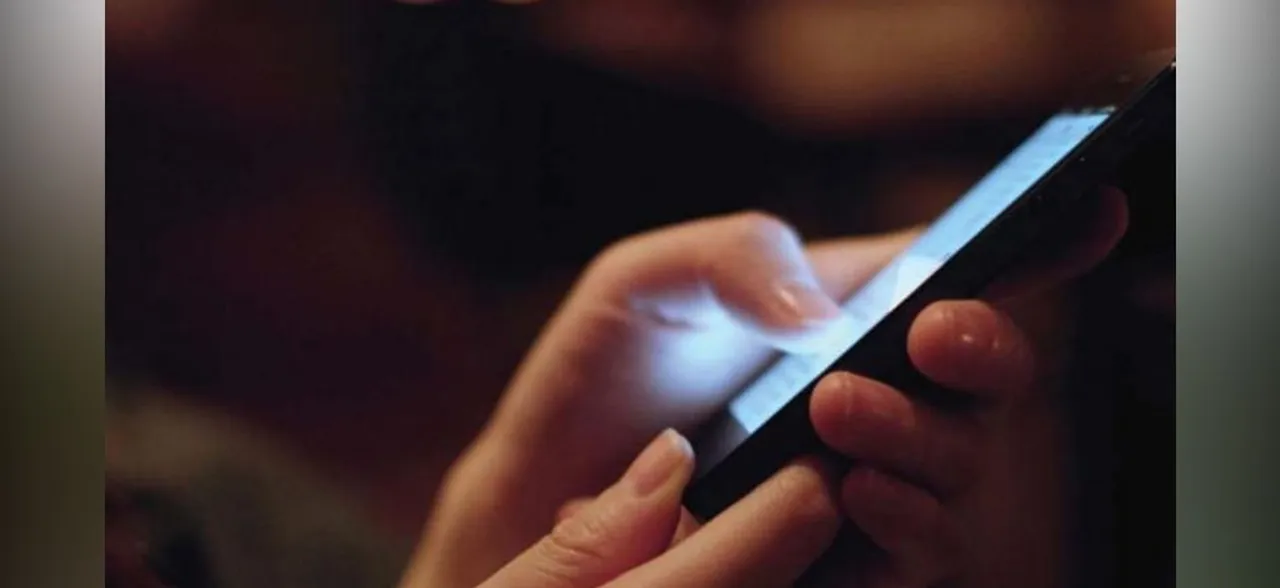 No mobile phones for unmarried girls, Diktat issued by Thakor Community in Gujarat