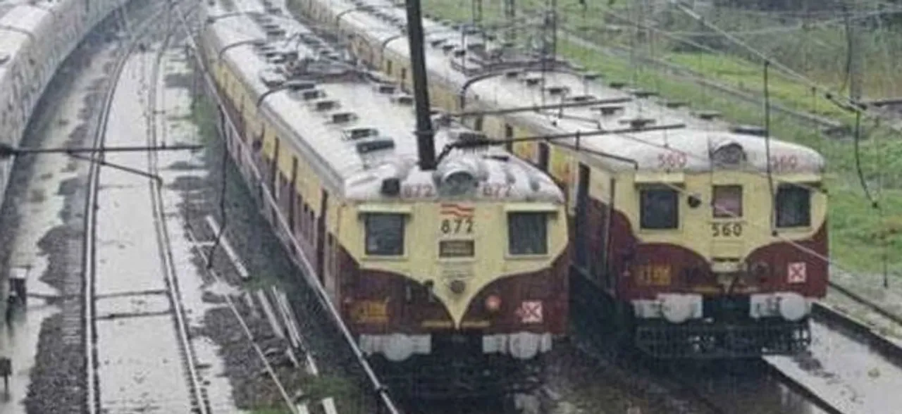 This motorman stopped a Mumbai local train to pee on tracks and now video is VIRAL 