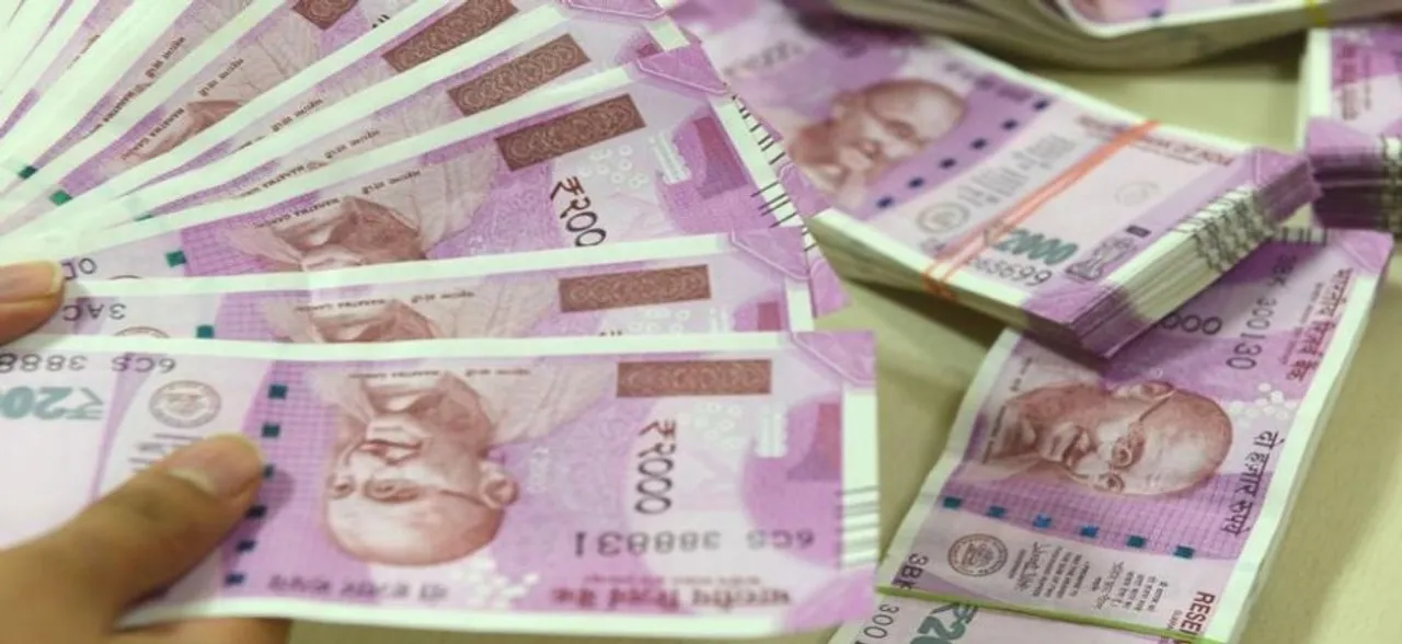 Rupee snaps 3-day losing streak, spurts 17 paise to 68.80 against US Dollar
