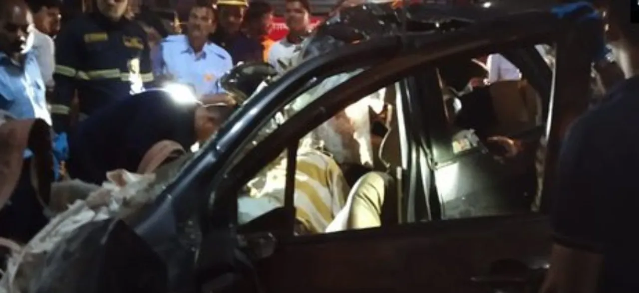 9 students killed after car rams into truck on Pune-Solapur highway 