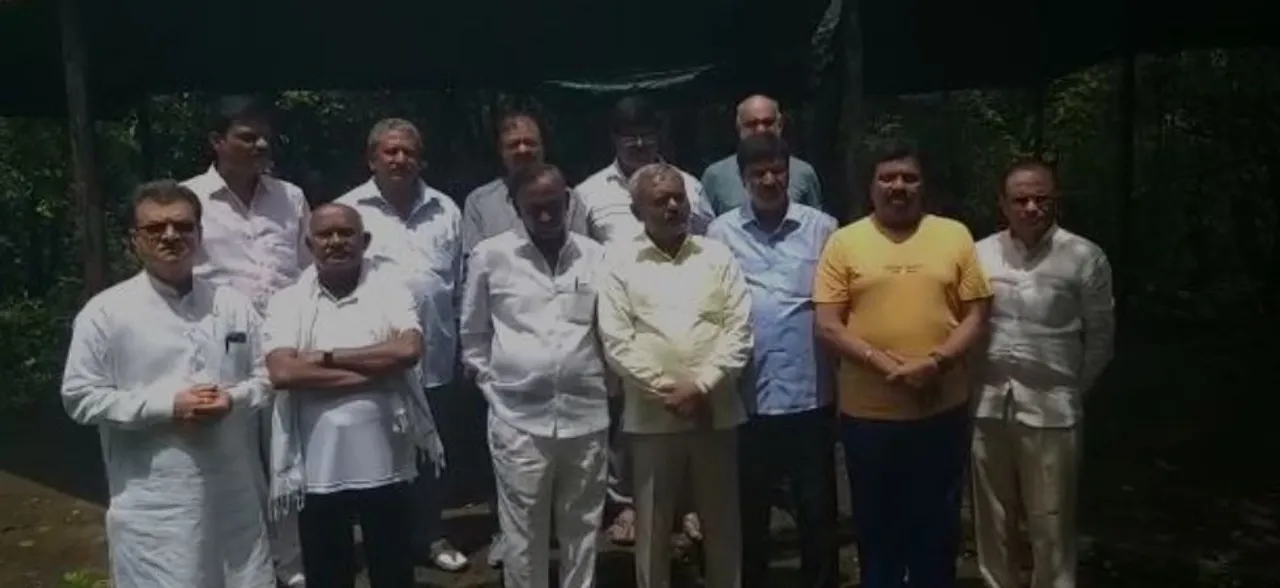 Karnataka rebel MLAs reply to Speaker's summon, seek time to appear before him