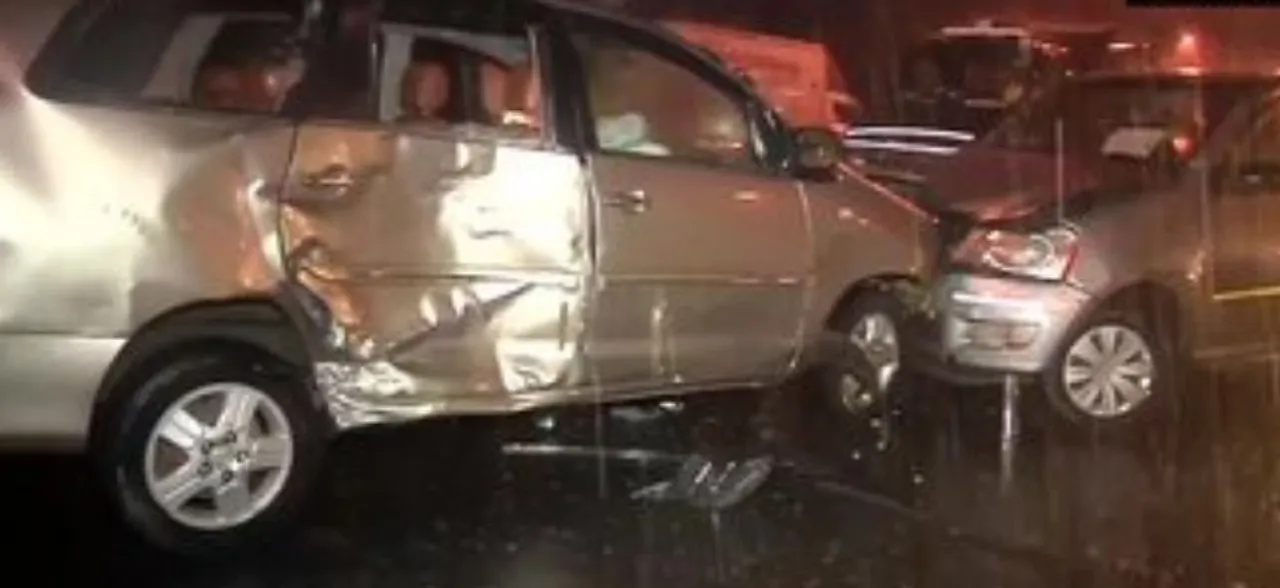 Mumbai Rains: 8 injured in Andheri due to car clash, waterlogging and traffic snarl disrupt normal life