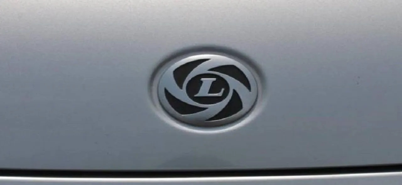 Ashok Leyland launches fully built premium bus, more details inside 